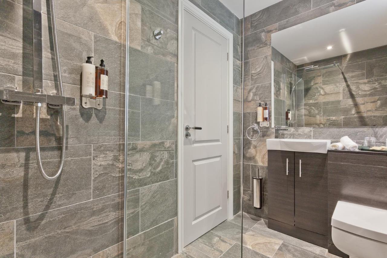 The Mews Boutique Deluxe Apartments, Sleep 2-6 People , Central Location, Free Parking Windermere Zewnętrze zdjęcie