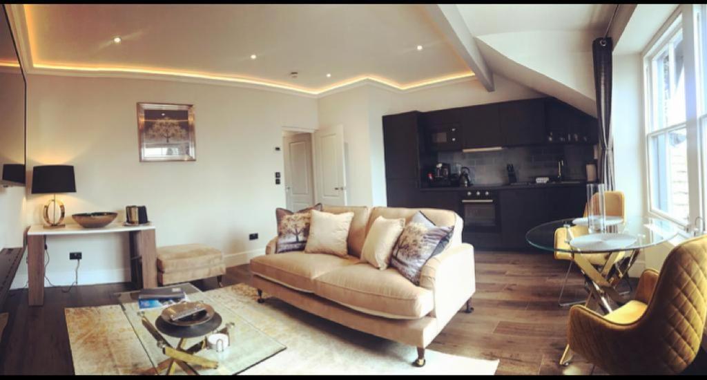 The Mews Boutique Deluxe Apartments, Sleep 2-6 People , Central Location, Free Parking Windermere Zewnętrze zdjęcie