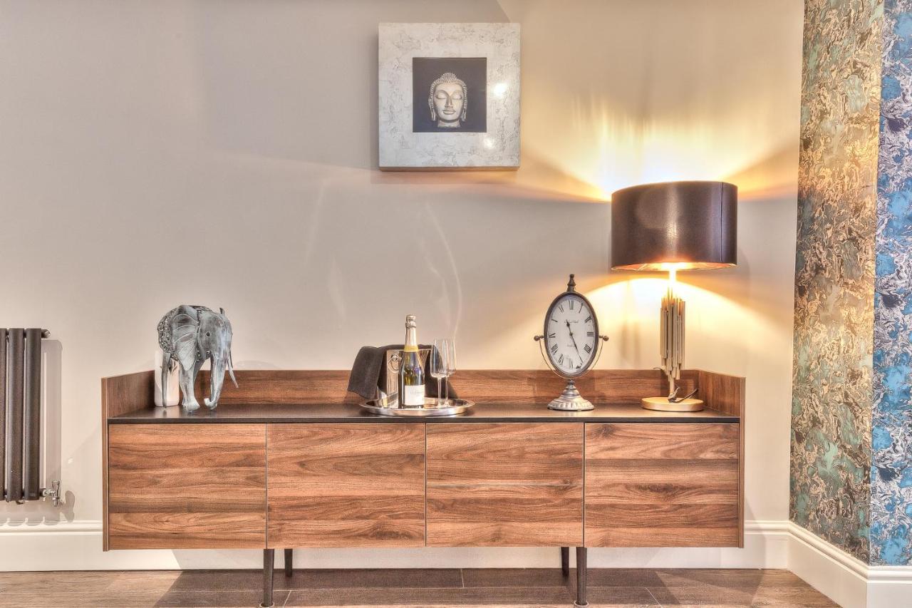 The Mews Boutique Deluxe Apartments, Sleep 2-6 People , Central Location, Free Parking Windermere Zewnętrze zdjęcie