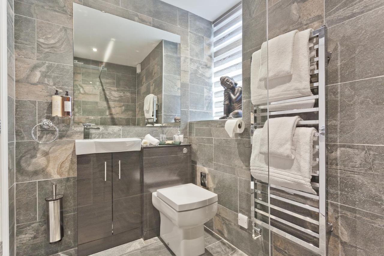The Mews Boutique Deluxe Apartments, Sleep 2-6 People , Central Location, Free Parking Windermere Zewnętrze zdjęcie