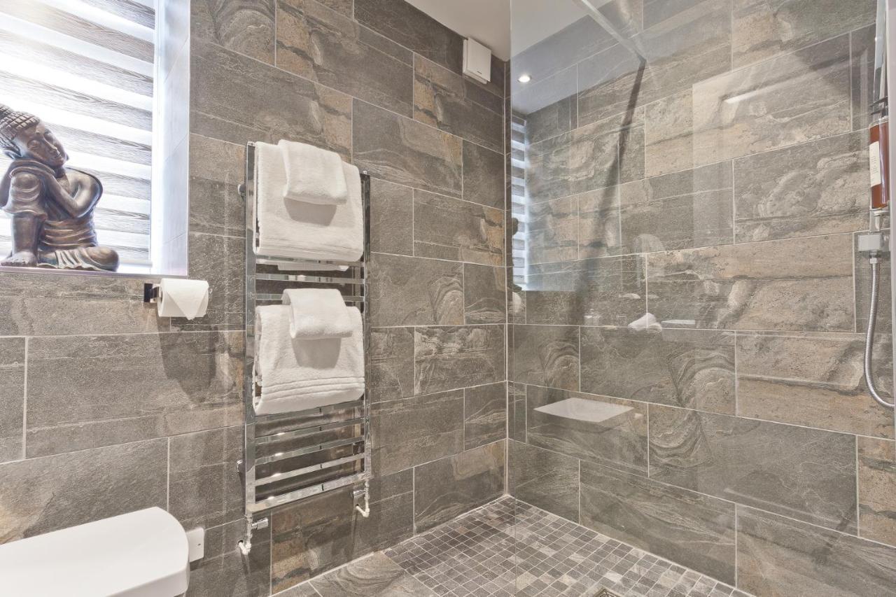 The Mews Boutique Deluxe Apartments, Sleep 2-6 People , Central Location, Free Parking Windermere Zewnętrze zdjęcie
