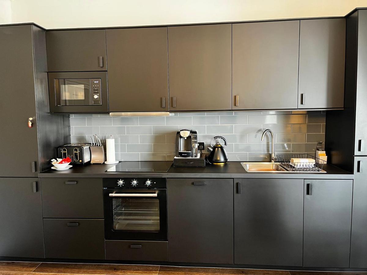 The Mews Boutique Deluxe Apartments, Sleep 2-6 People , Central Location, Free Parking Windermere Zewnętrze zdjęcie