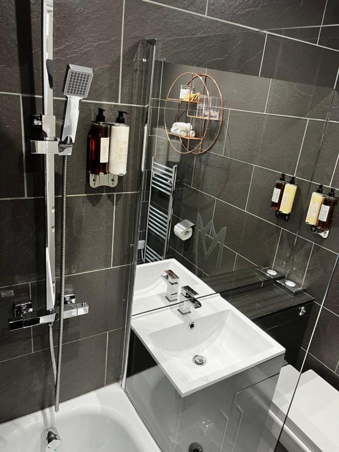The Mews Boutique Deluxe Apartments, Sleep 2-6 People , Central Location, Free Parking Windermere Zewnętrze zdjęcie