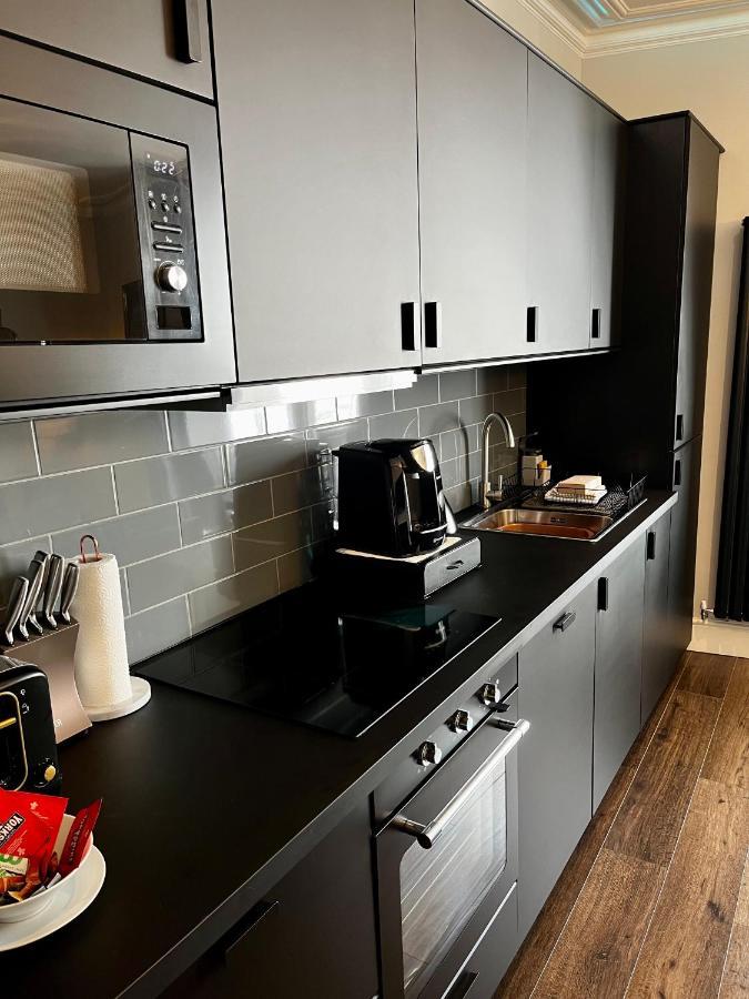 The Mews Boutique Deluxe Apartments, Sleep 2-6 People , Central Location, Free Parking Windermere Zewnętrze zdjęcie